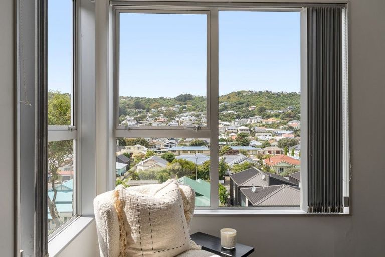 Photo of property in 12/3 Severn Street, Island Bay, Wellington, 6023