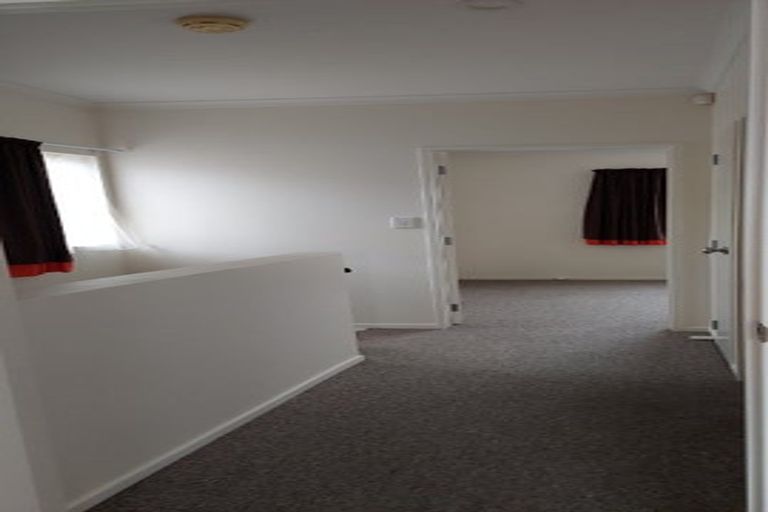 Photo of property in 10 Rosandich Drive, Sunnyvale, Auckland, 0612