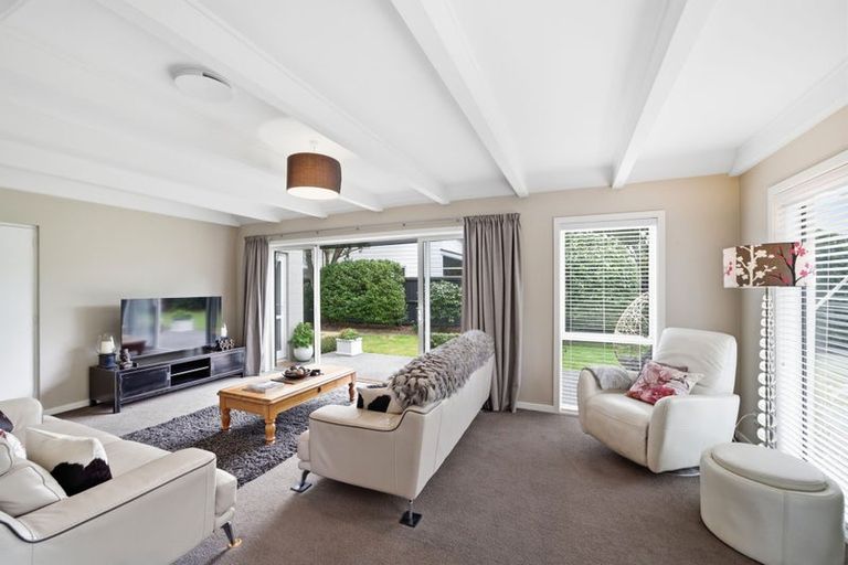 Photo of property in 6 Dunrobin Place, Avonhead, Christchurch, 8042