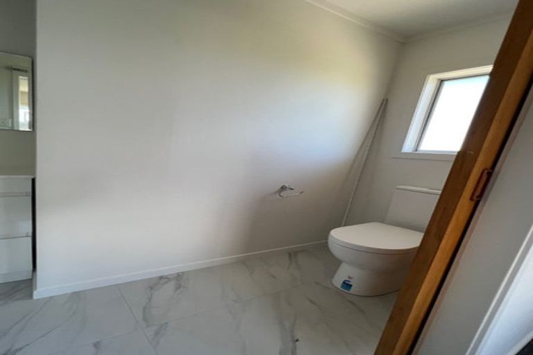 Photo of property in 17 Sumich Place, West Harbour, Auckland, 0618