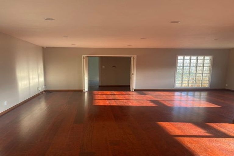 Photo of property in 9 Gwenand Place, Botany Downs, Auckland, 2010