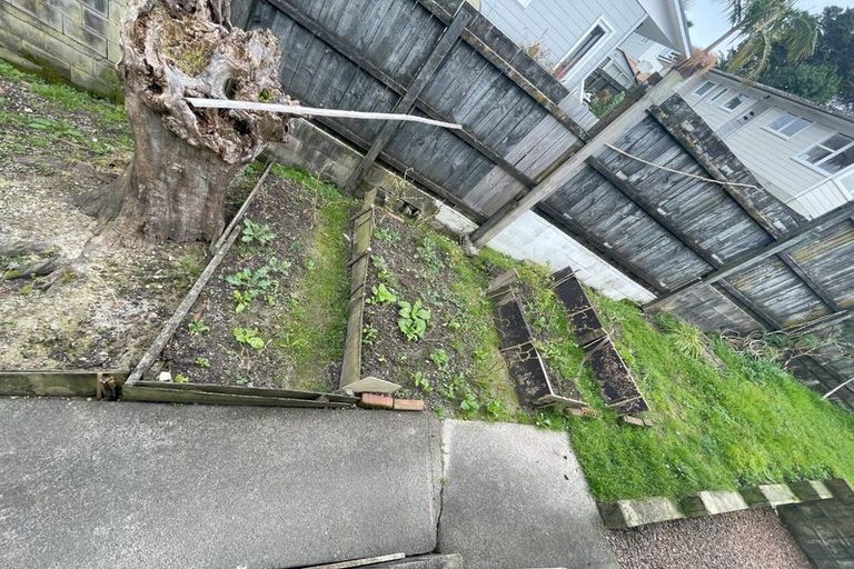 Photo of property in 76 Fitzwater Place, Henderson, Auckland, 0612