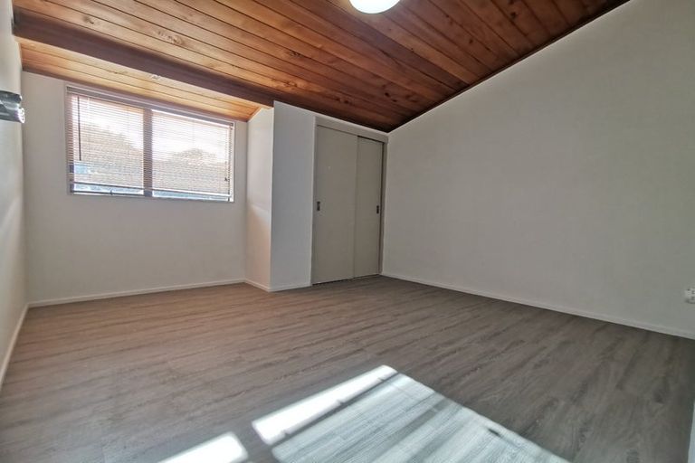 Photo of property in 108c Colwill Road, Massey, Auckland, 0614