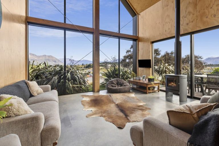 Photo of property in 4 Highfield Ridge, Wanaka, 9305
