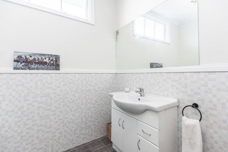 Photo of property in 34 Miro Street, Castlecliff, Whanganui, 4501