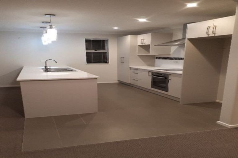 Photo of property in 9a Nimstedt Avenue, Oteha, Auckland, 0632