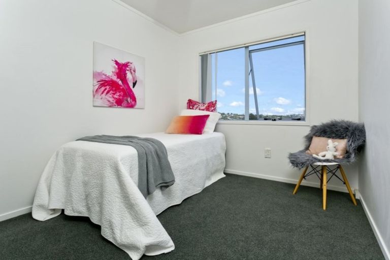 Photo of property in 1/10 Witheford Drive, Bayview, Auckland, 0629