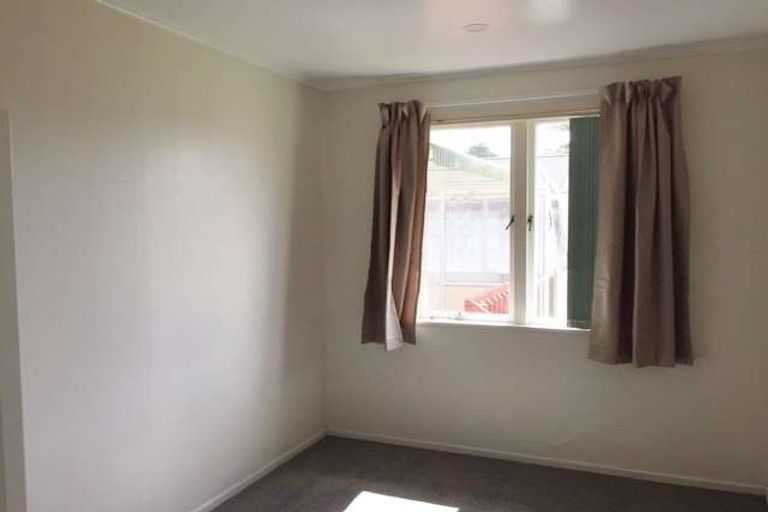 Photo of property in 13b Maybelle Place, Kelston, Auckland, 0602