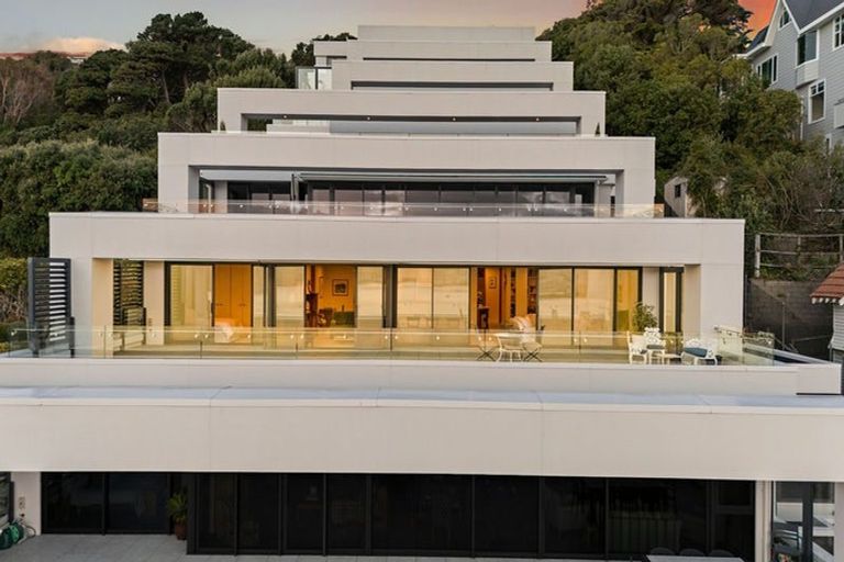 Photo of property in 4/308 Oriental Parade, Oriental Bay, Wellington, 6011