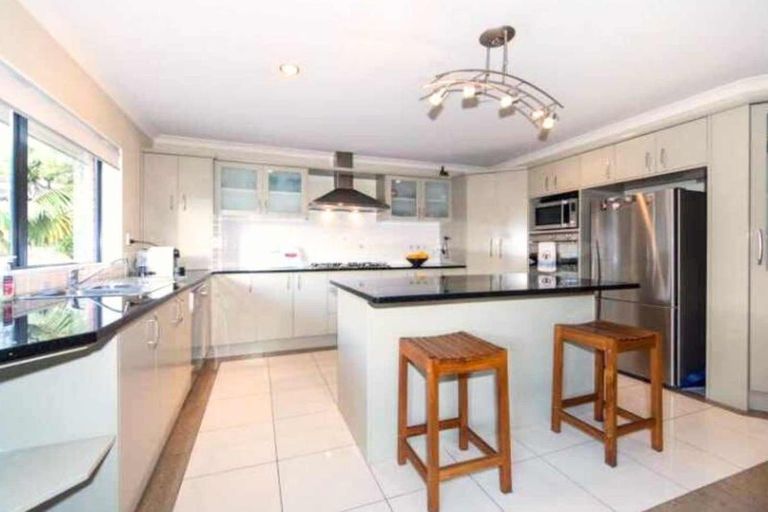 Photo of property in 56 San Marino Drive West, Henderson, Auckland, 0612