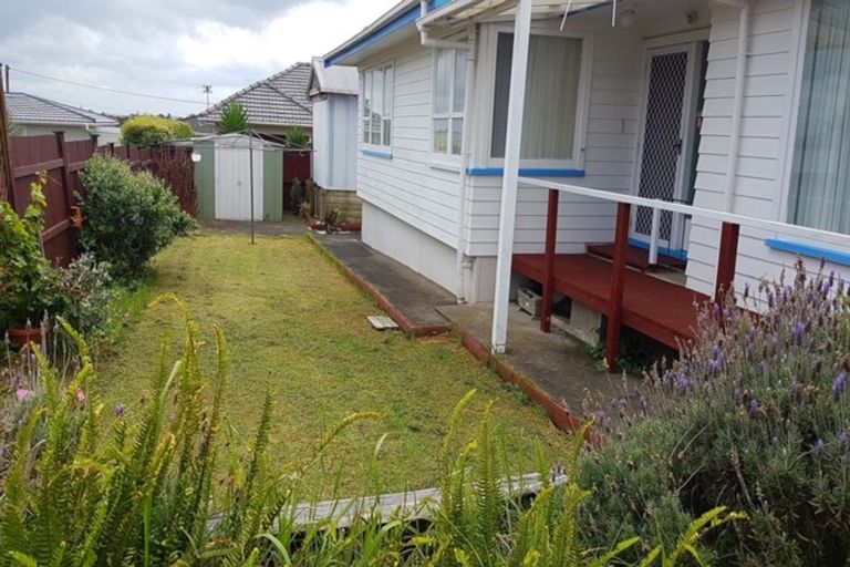 Photo of property in 179 Waimumu Road, Massey, Auckland, 0614