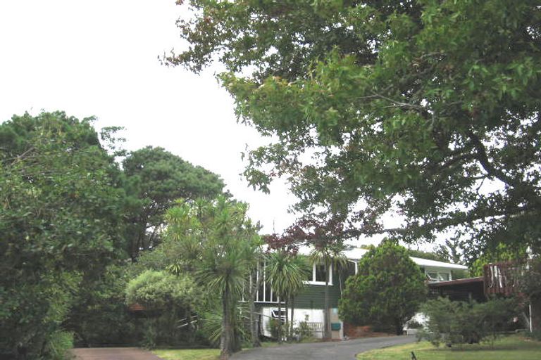 Photo of property in 31 Aplin Place, Birkdale, Auckland, 0626