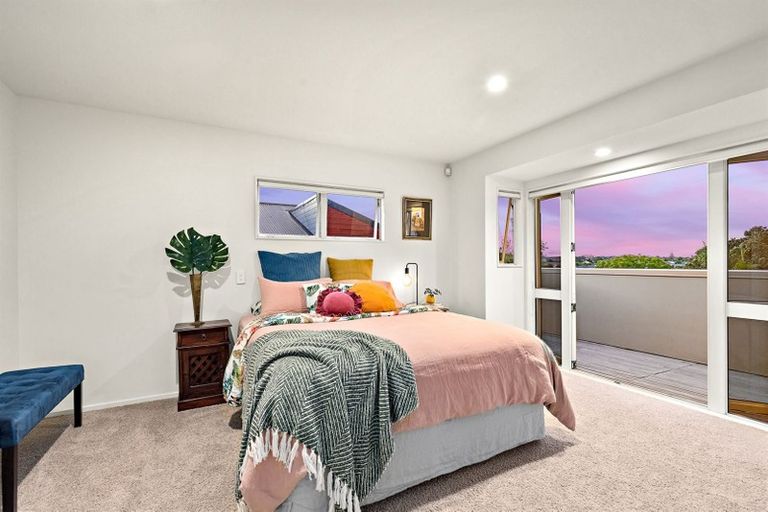 Photo of property in 1/7 Sharon Road, Waiake, Auckland, 0630