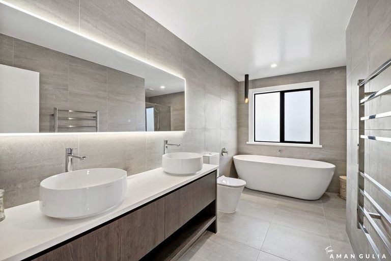 Photo of property in 16 Ruxton Road, Wainui, 0932