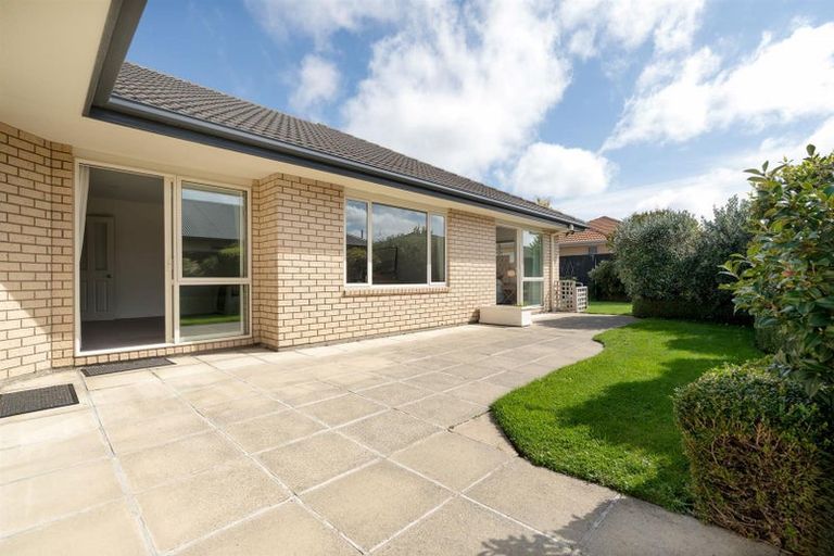 Photo of property in 6 Ross Place, Northwood, Christchurch, 8051