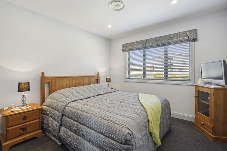 Photo of property in 71 Endeavour Drive, Whitby, Porirua, 5024