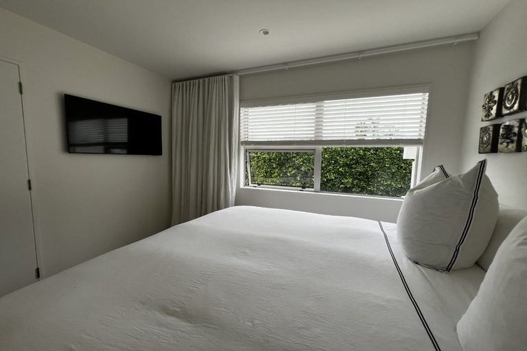 Photo of property in 1/2 Holiday Road, Milford, Auckland, 0620