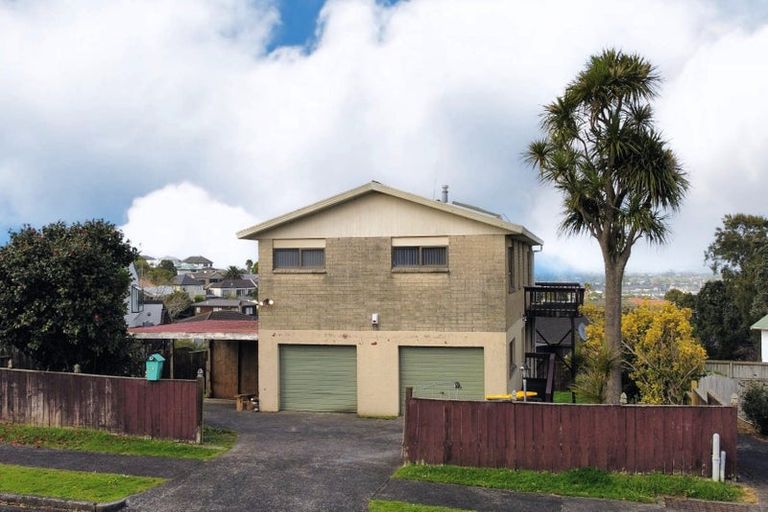 Photo of property in 43 Goodwood Drive, Goodwood Heights, Auckland, 2105