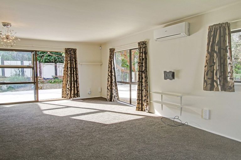 Photo of property in 110 Chelsea View Drive, Chatswood, Auckland, 0626