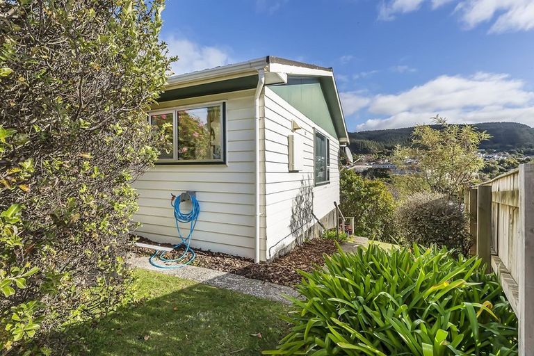 Photo of property in 11a Florio Terrace, Tawa, Wellington, 5028