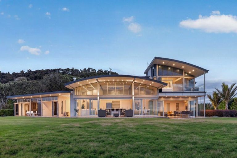 Photo of property in 83 Jervis Road, Waiwera, Orewa, 0994