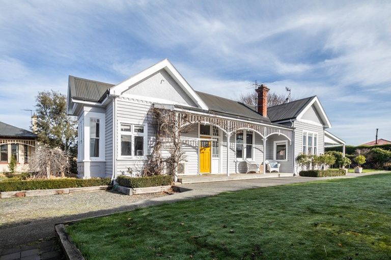 Photo of property in 1 Mary Street, Winton, 9720