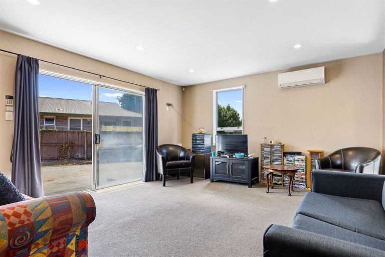 Photo of property in 77 Solomon Avenue, Redwood, Christchurch, 8051