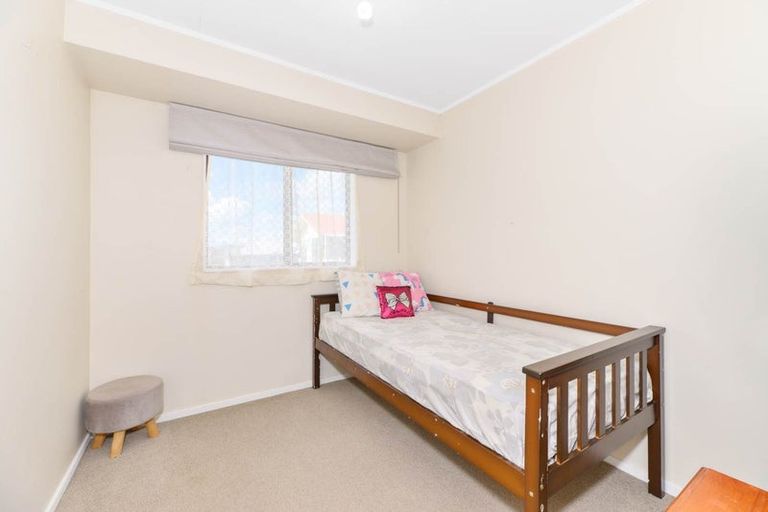 Photo of property in 25 Glen Close, Glen Eden, Auckland, 0602