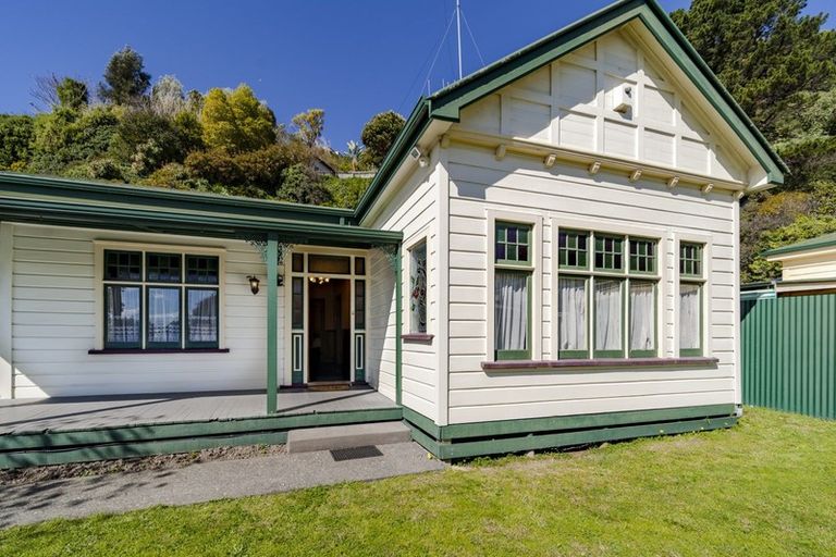Photo of property in 158 Battery Road, Hospital Hill, Napier, 4110