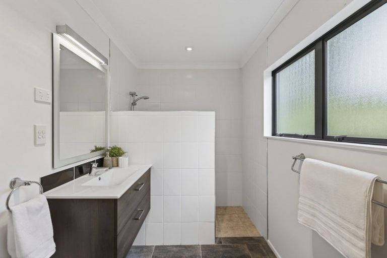 Photo of property in 327 Awai Road, Tarurutangi, New Plymouth, 4372