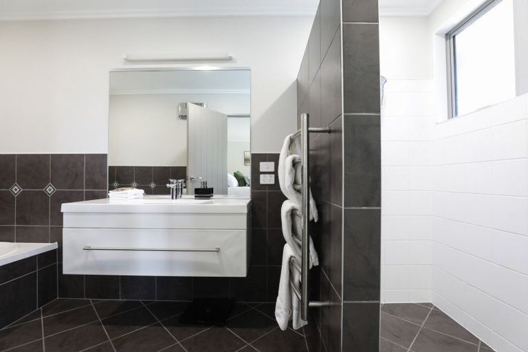 Photo of property in 1 Locheagles Rise, Kinloch, Taupo, 3377