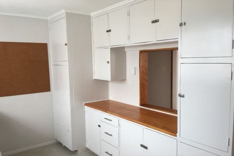 Photo of property in 2 Gibbons Crescent, Castlecliff, Whanganui, 4501