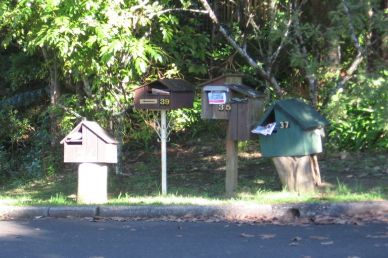 Photo of property in 35 Longfellow Parade, Glen Eden, Auckland, 0604