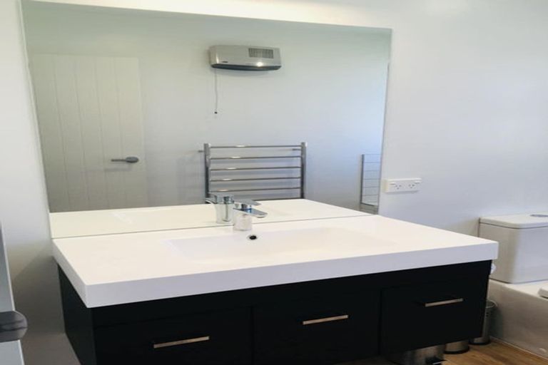 Photo of property in 13 Pennycook Place, Lake Hawea, 9382