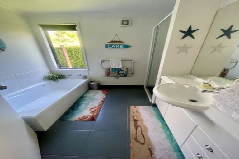 Photo of property in 9 Meadowbrook Place, Wanaka, 9305