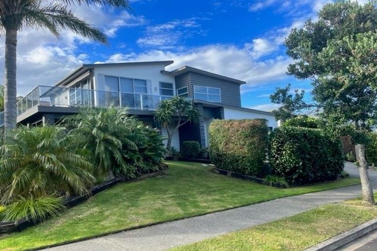 Photo of property in 13 Tranquility Rise, Mellons Bay, Auckland, 2014