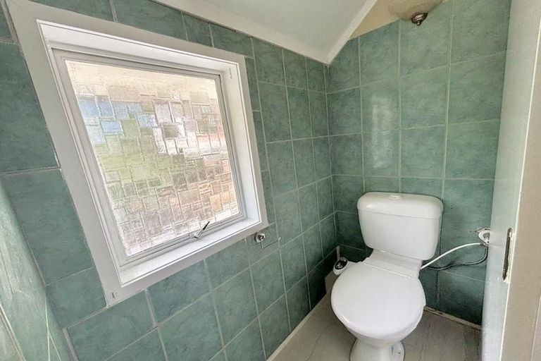 Photo of property in 5 Ancona Lane, Goodwood Heights, Auckland, 2105