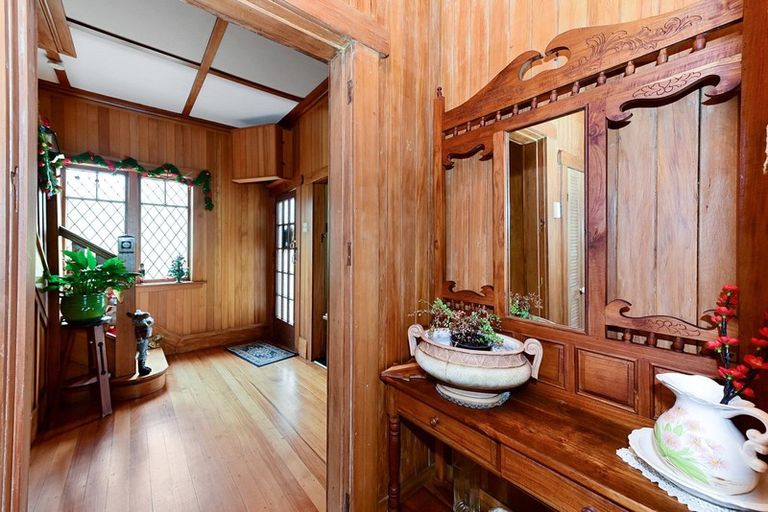 Photo of property in 69 Forest Lake Road, Forest Lake, Hamilton, 3200