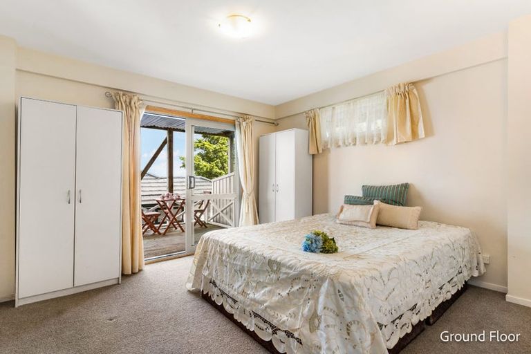 Photo of property in 42 Ellesmere Crescent, Pakuranga Heights, Auckland, 2010