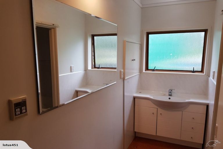 Photo of property in 13 Malters Place, Browns Bay, Auckland, 0630