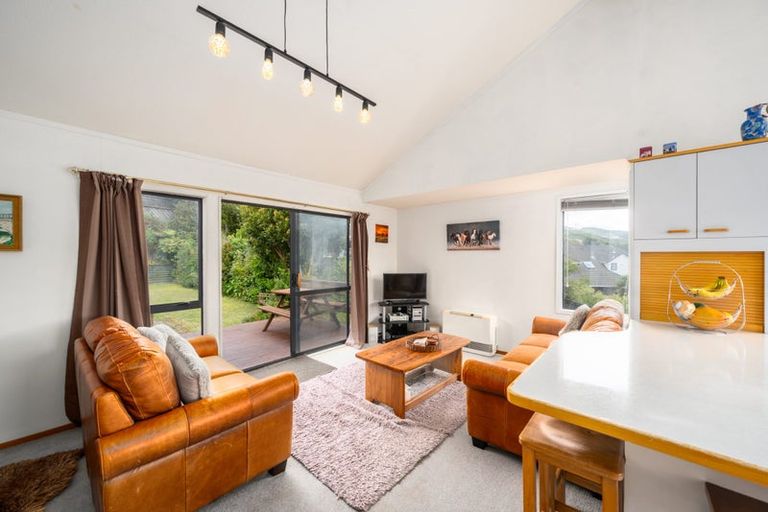 Photo of property in 5 Longmont Terrace, Churton Park, Wellington, 6037