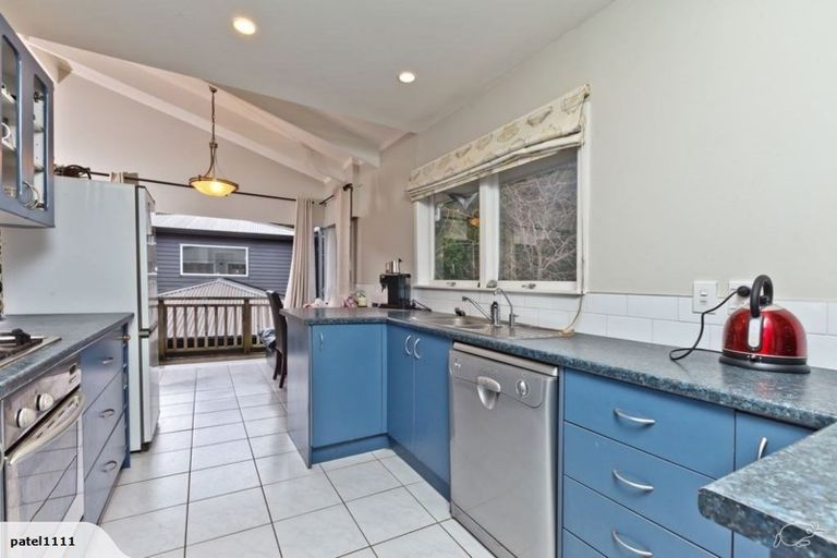 Photo of property in 74 Eskdale Road, Birkdale, Auckland, 0626