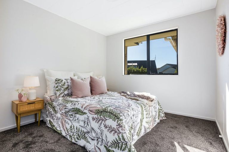 Photo of property in 17 Coventry Close, Ascot Park, Porirua, 5024