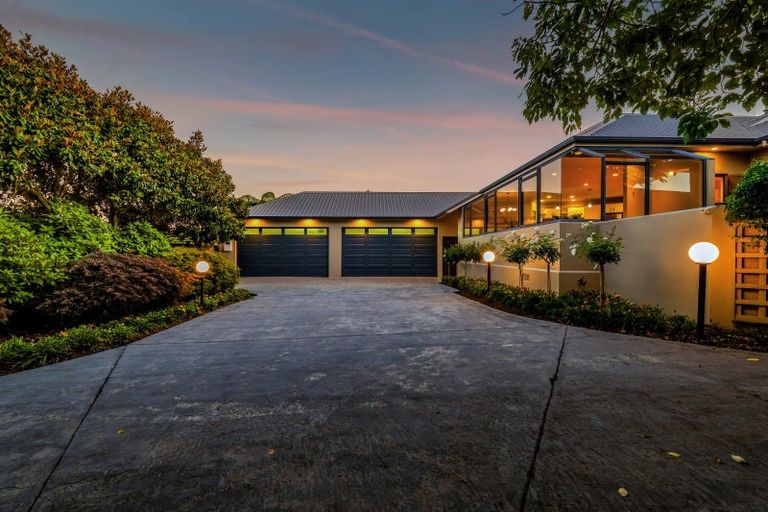 Photo of property in 92 Govett Avenue, Frankleigh Park, New Plymouth, 4310