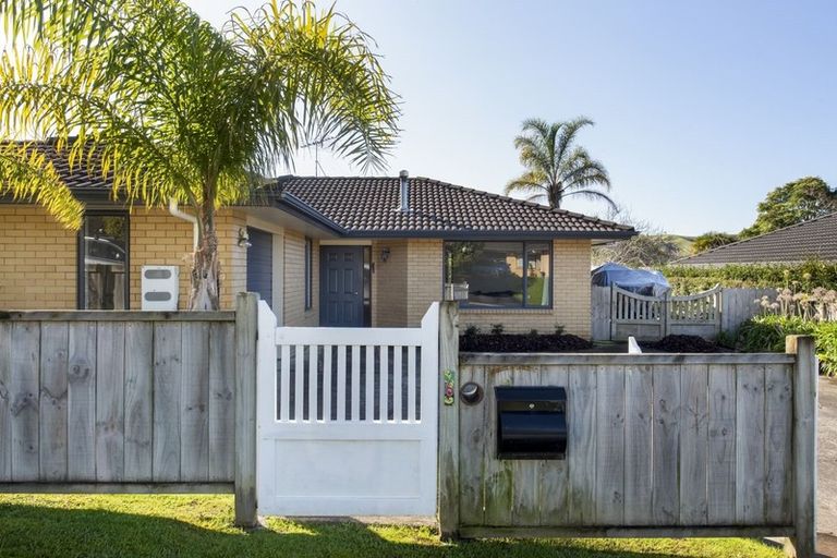 Photo of property in 6 Amberly Rise, Helensville, 0800