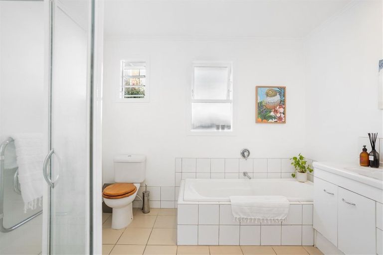 Photo of property in 61 Verbena Road, Birkdale, Auckland, 0626