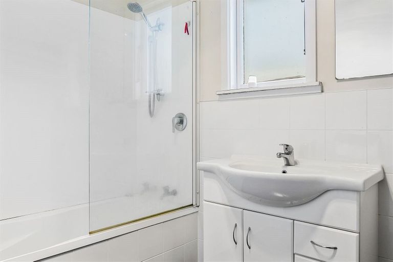 Photo of property in 12 Greenhurst Street, Sockburn, Christchurch, 8042