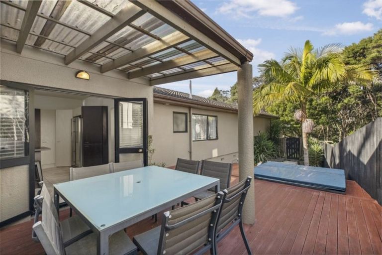 Photo of property in 54 Lagoon Way, West Harbour, Auckland, 0618