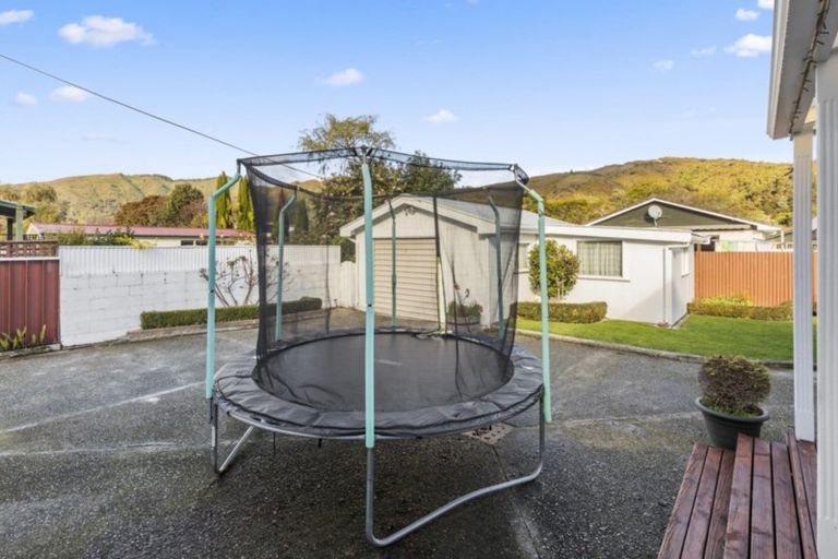 Photo of property in 28 Pilcher Crescent, Naenae, Lower Hutt, 5011