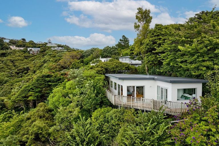 Photo of property in 72 Paremata Road, Paremata, Porirua, 5024